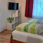 Szep-lak Apartment Mako